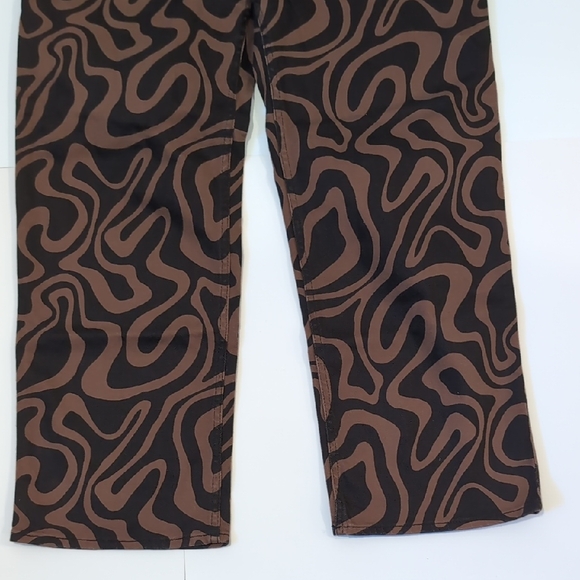 Hollister low rise swirl print dad jeans in brown and black - Picture 4 of 11